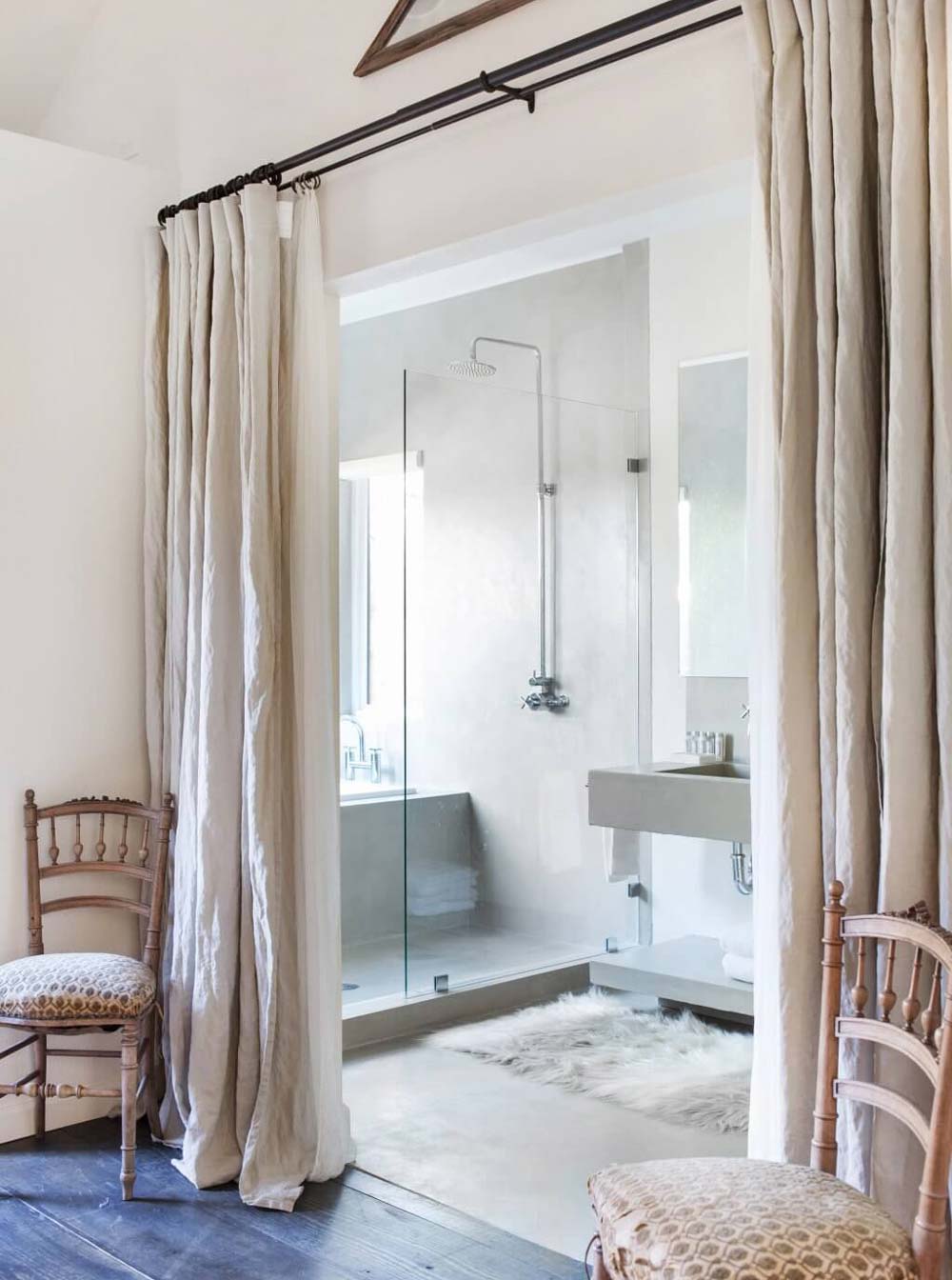 bathroom-curtain-divider