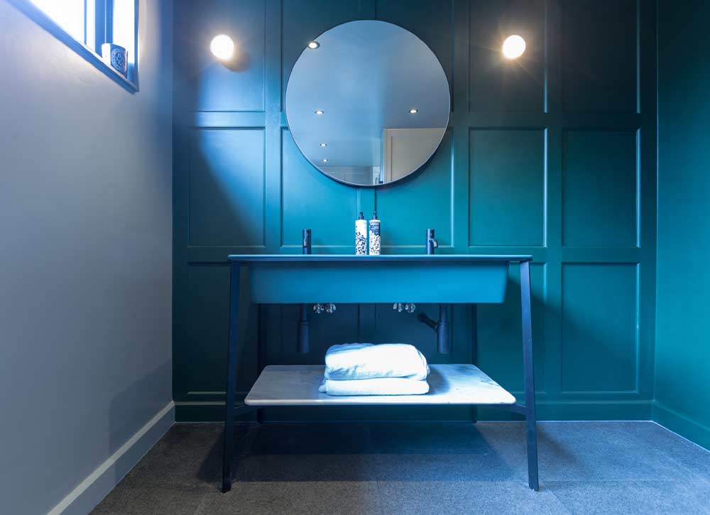 blue-bathroom-wall-panelling