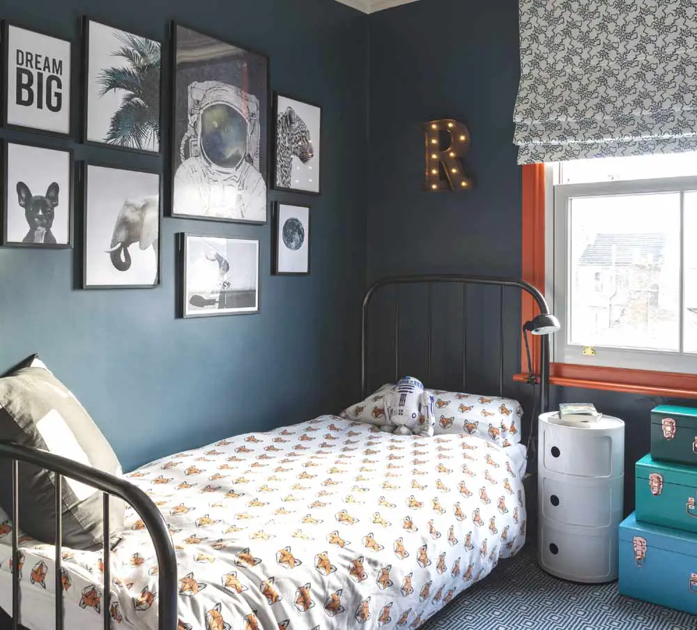blue-bedroom-at-bedtime