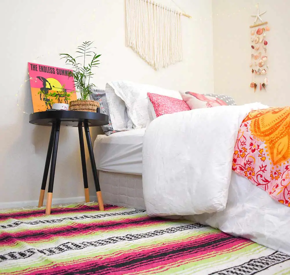 boho-bedroom-colourful-rug