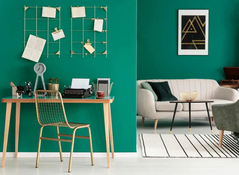 bold-green-paint-in-home-office