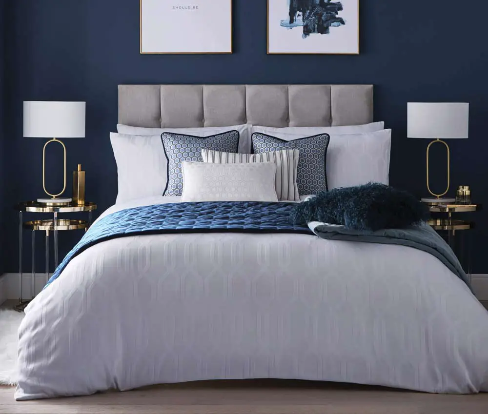 charming-blue-bedroom-elegance