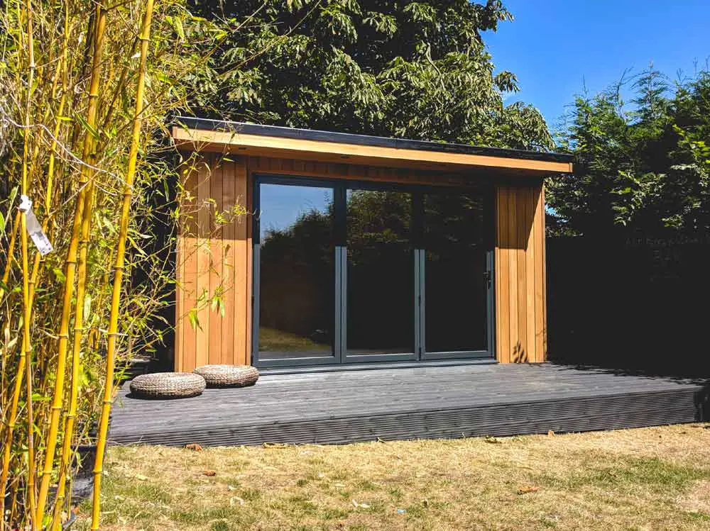 cladded-modern-summerhouse