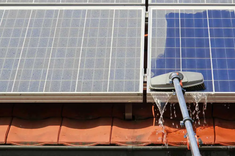 cleaning-a-solar-panel-with-mop