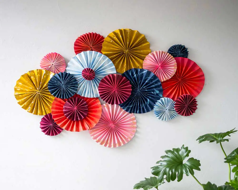 Create-a-Decorative-Fan-Display