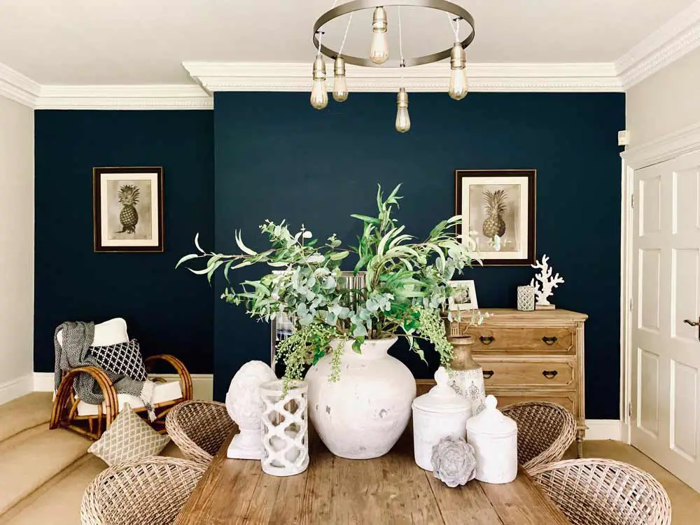 dark-blue-feature-walls-in-dining-room