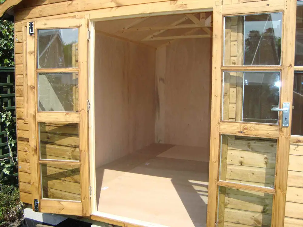 empty-insulated-summerhouse