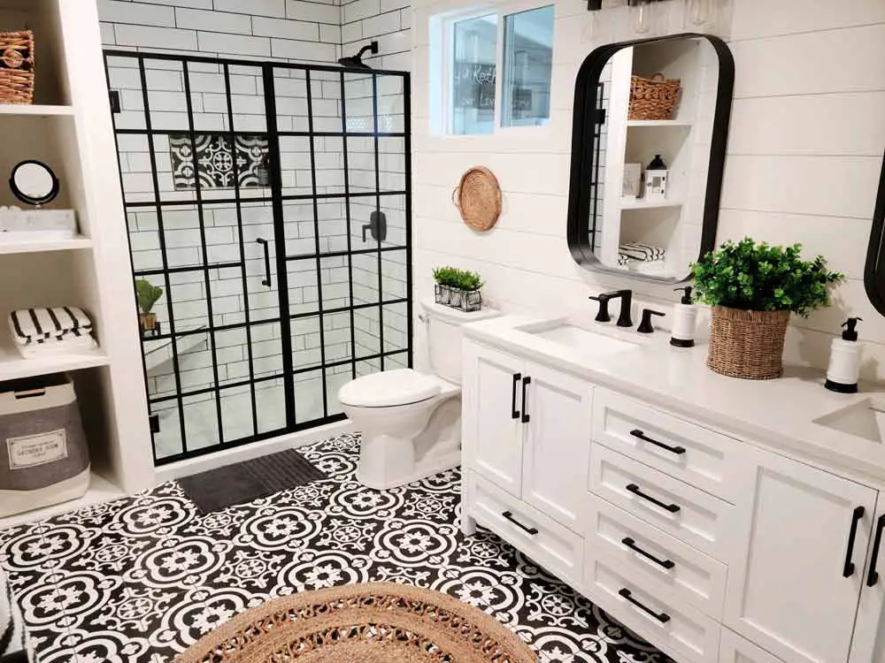 farmhouse-bathroom