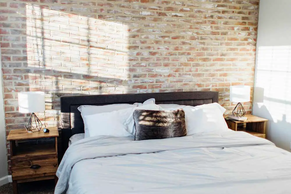 faux-brick-bedroom-wall