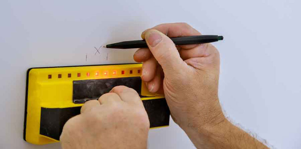 finding-a-stud-behind-plasterboard