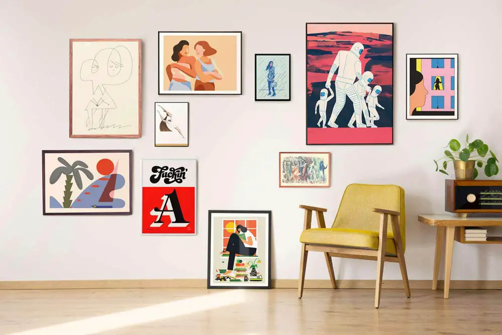 gallery-wall-of-paintings
