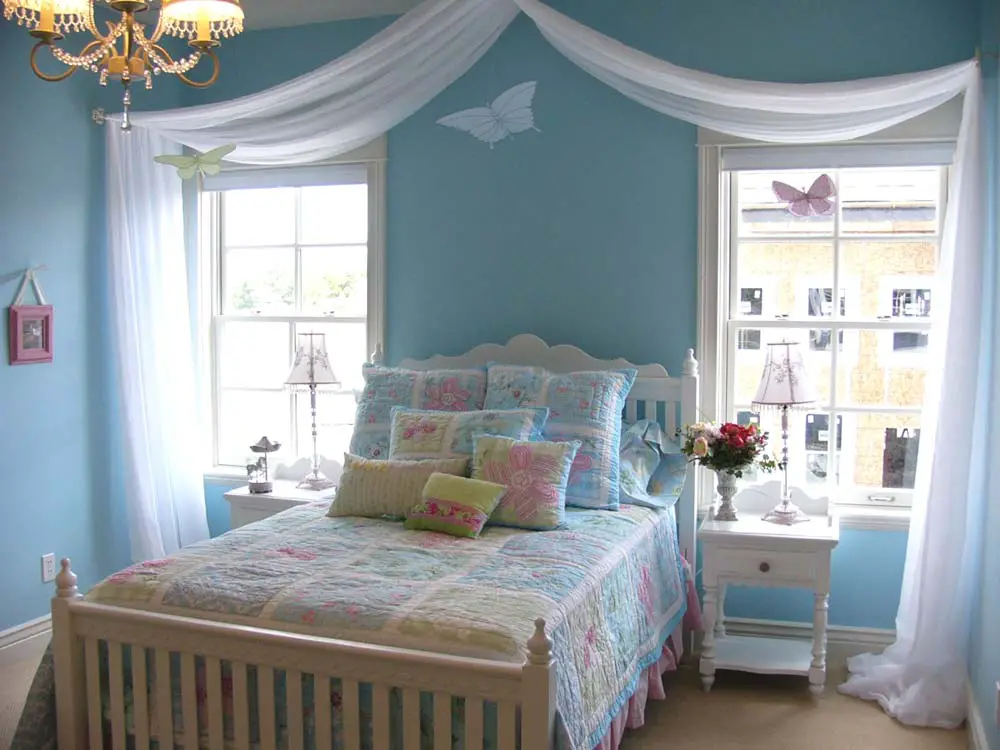girls-light-blue-and-pink-bedroom