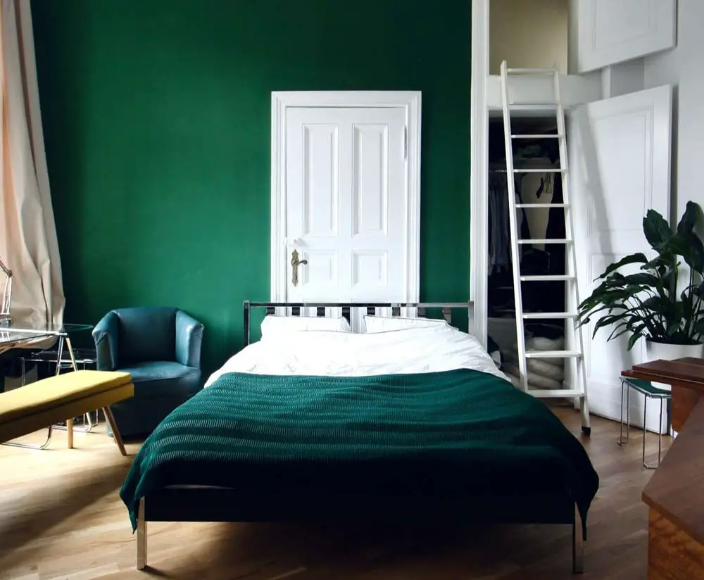 go-bold-with-your-greens-bedroom