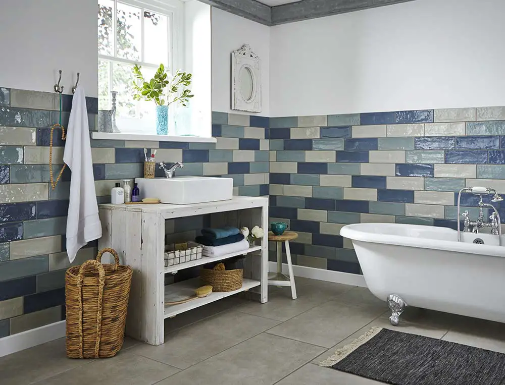 grey-and-blue-bathroom-decor