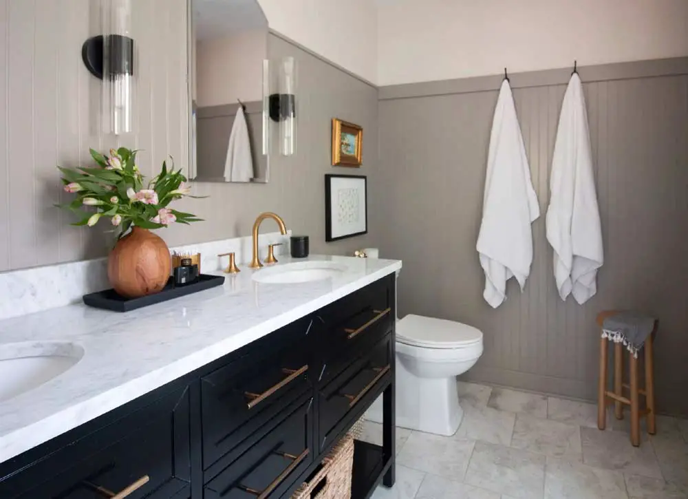 Grey-Bathroom-with-Black-Fixtures