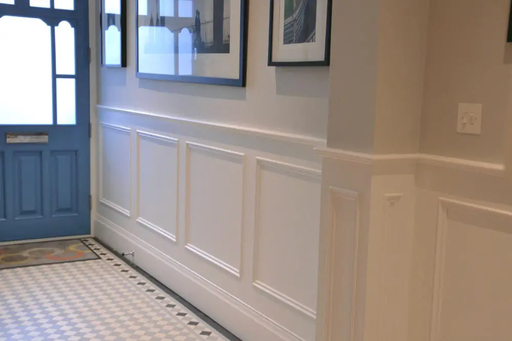 hallway-wooden-panelling