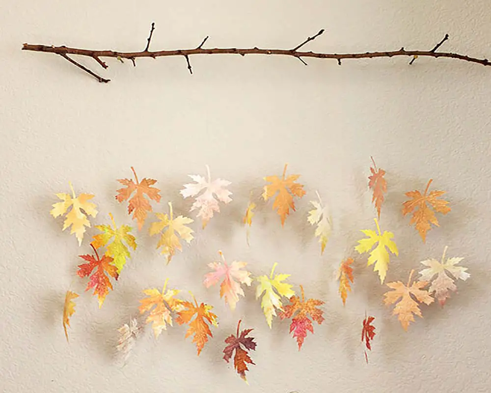 hanging-leafs-on-twig