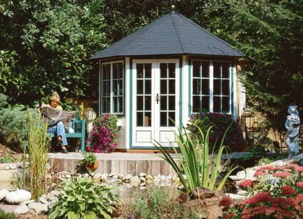 hexagonal-summerhouse-in-garden