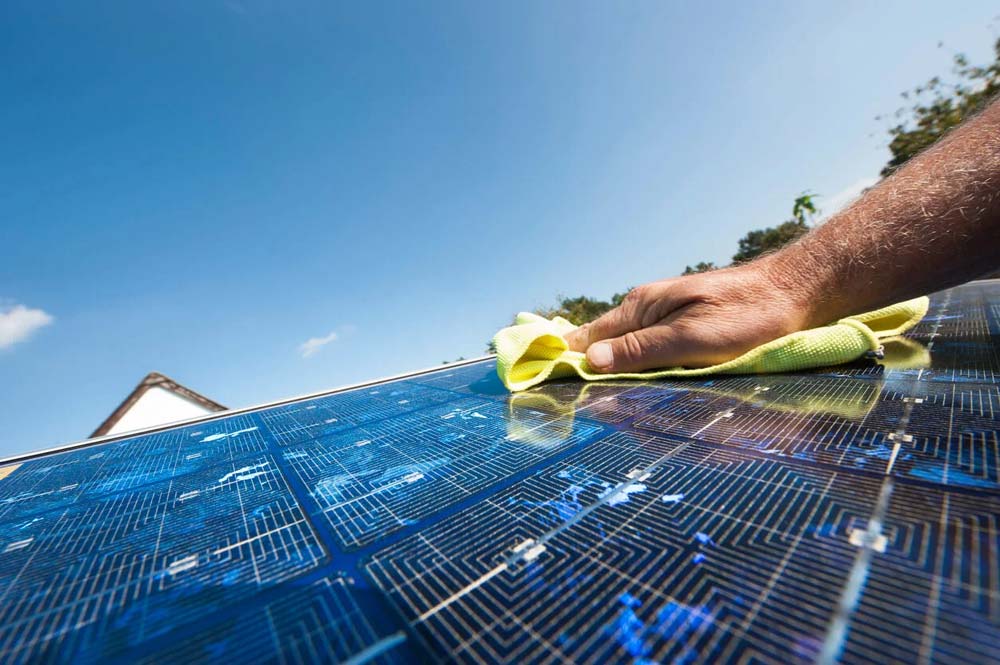 how-to-clean-solar-panels