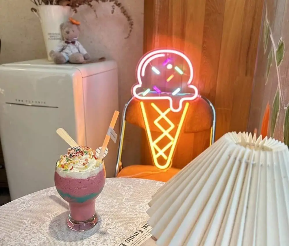 ice-cream-neon-sign