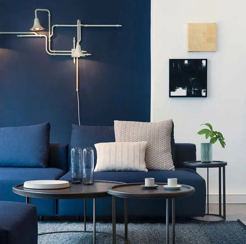 keep-the-design-cool-and-contemporary-navy-living-room