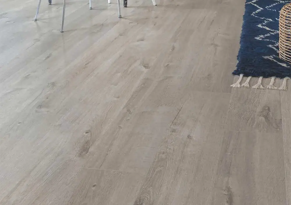 laminate-bedroom-flooring