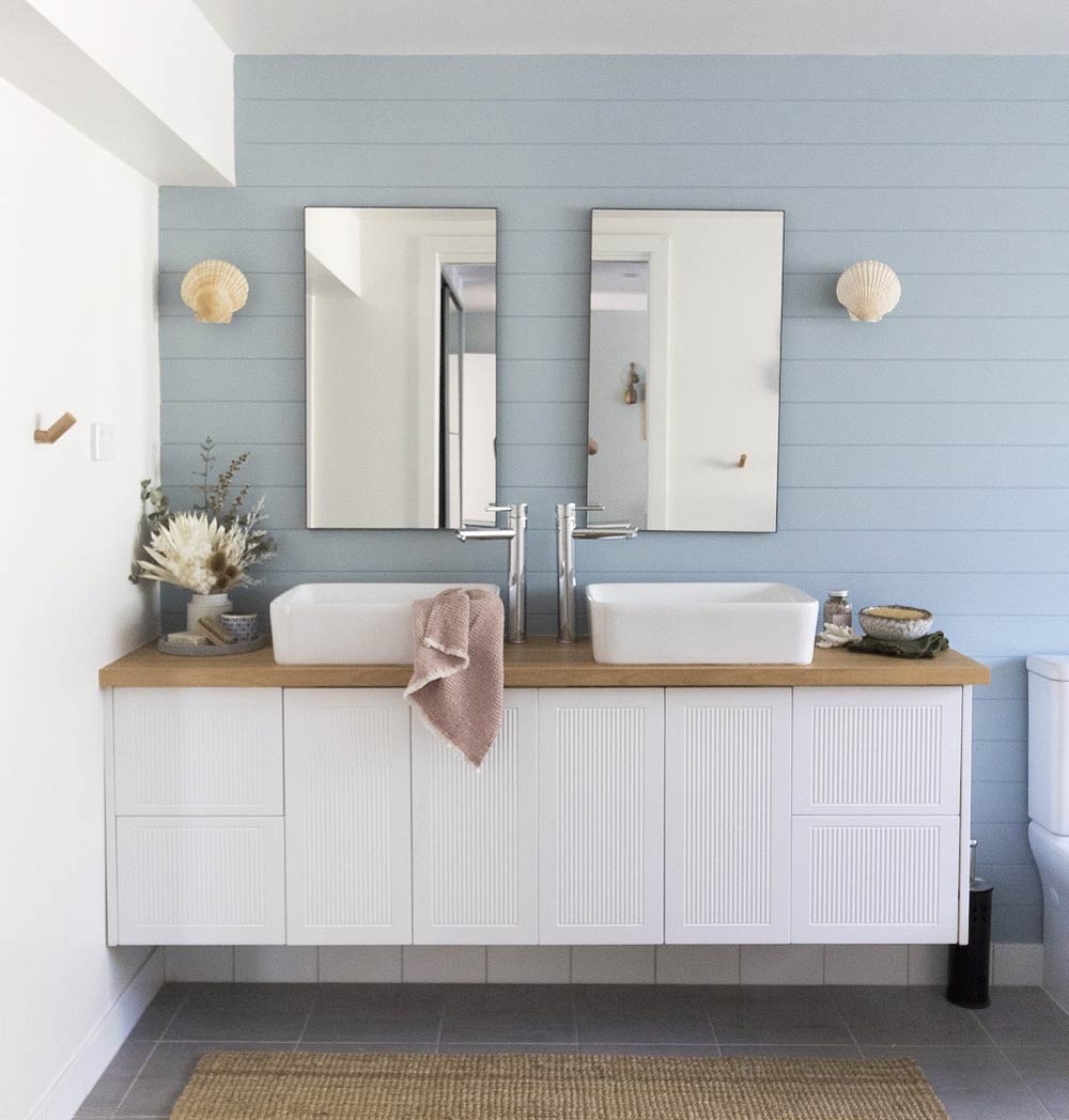 light-blue-wood-panelled-bathroom-wall