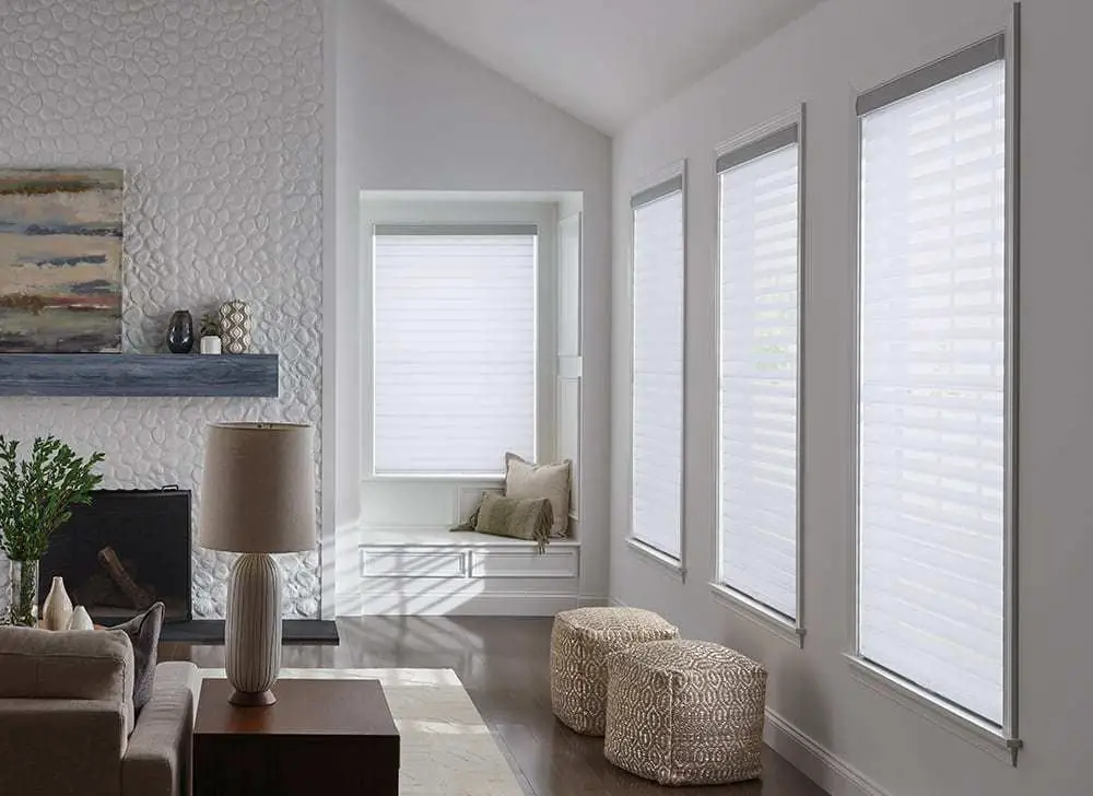 light-coloured-blinds