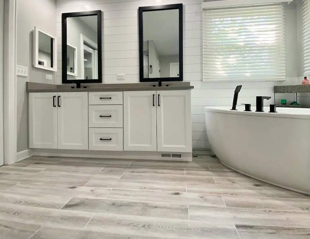 linoleum-bathroom-flooring