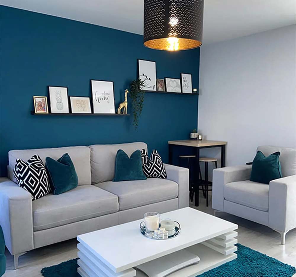 living-room-blue-accent-wall