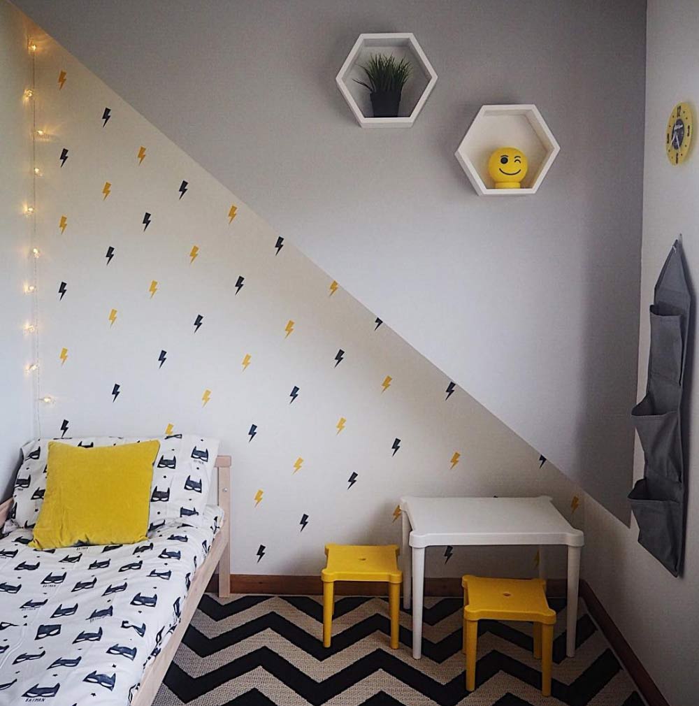 Minimal-bedroom-decor-for-superhero-fan
