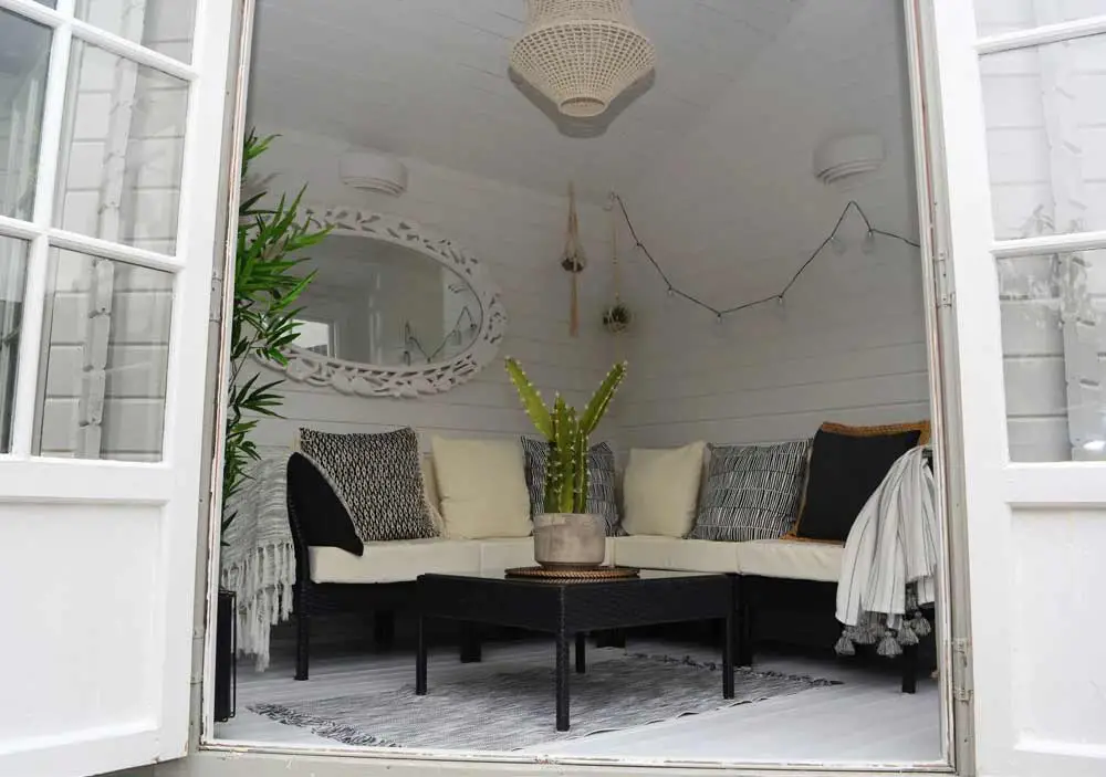 mirror-in-summerhouse