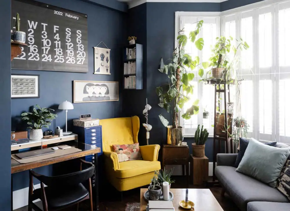 mix-different-styles-and-periods-navy-living-room