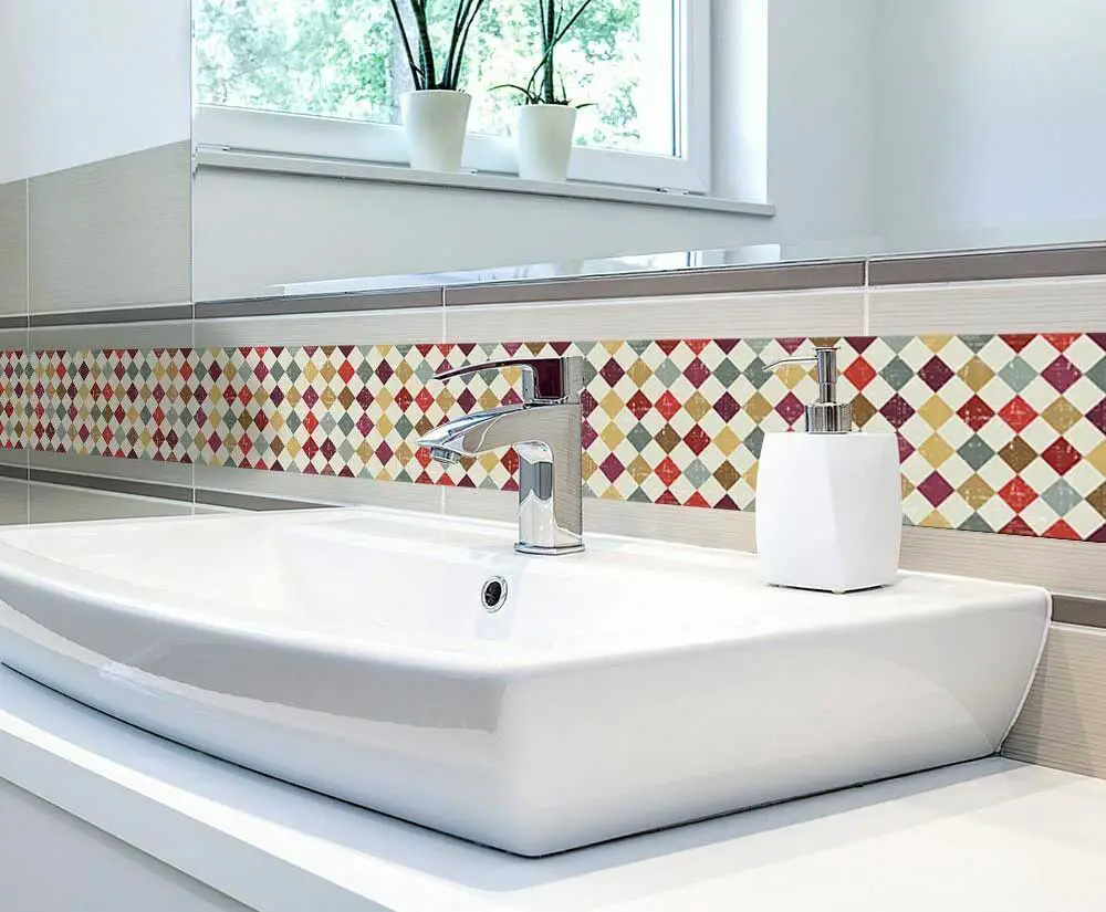 mosaic-bathroom-border