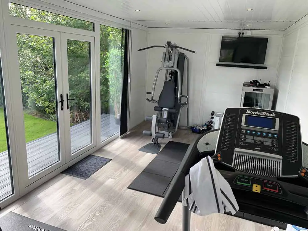 Motivating summer house gym