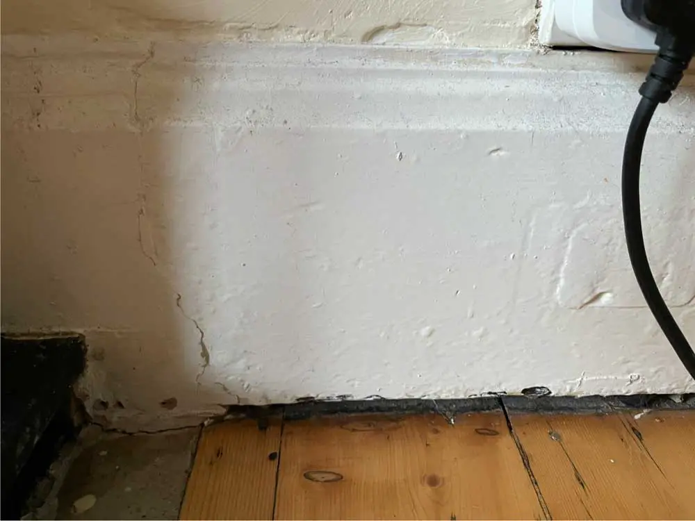 old-tired-skirting-board