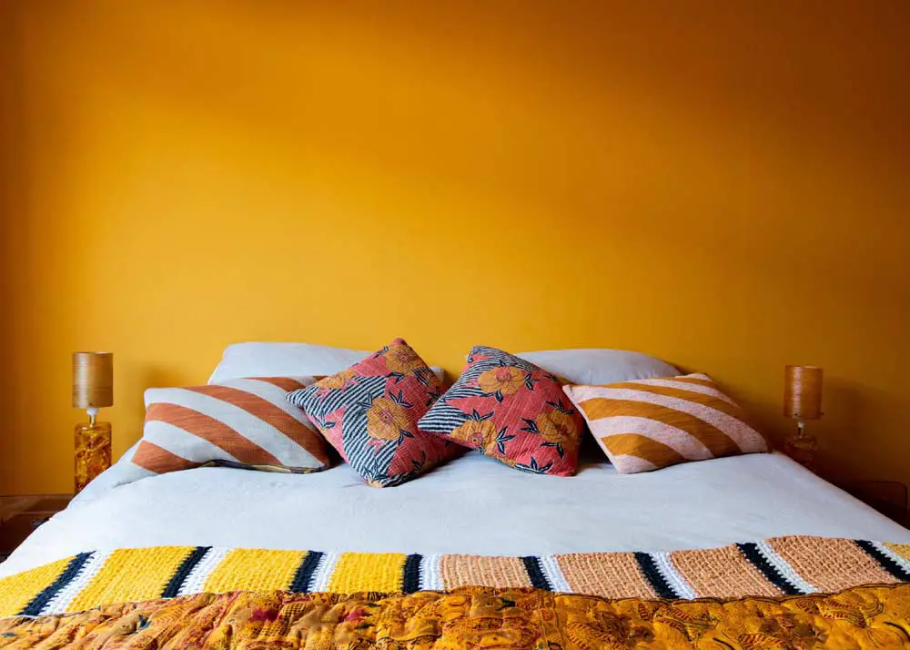 orange-bedroom-decor