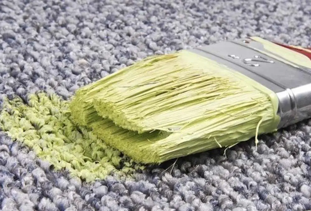 paint-and-paint-brush-on-carpet