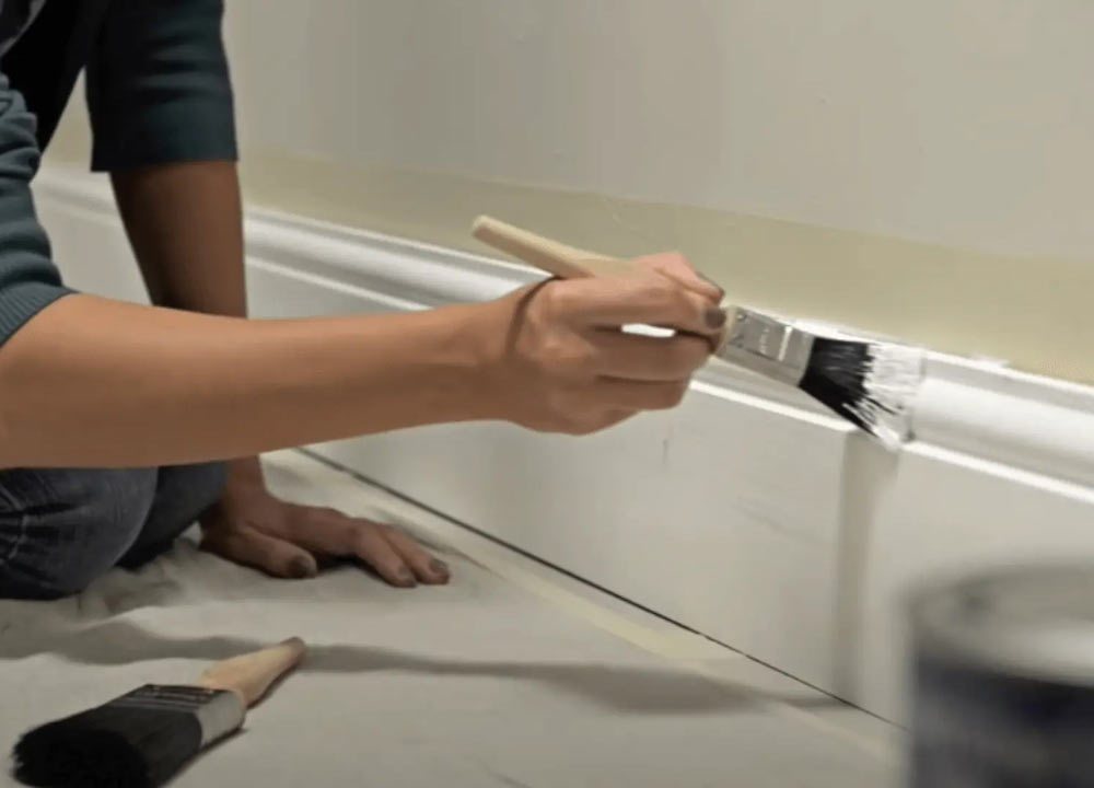 painting-skirting-board