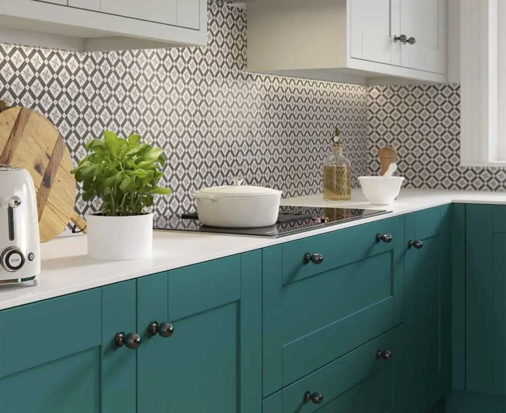 patterned-backsplash