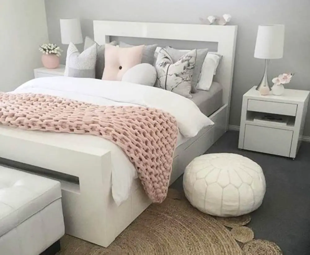 pink-grey-and-white-bedroom