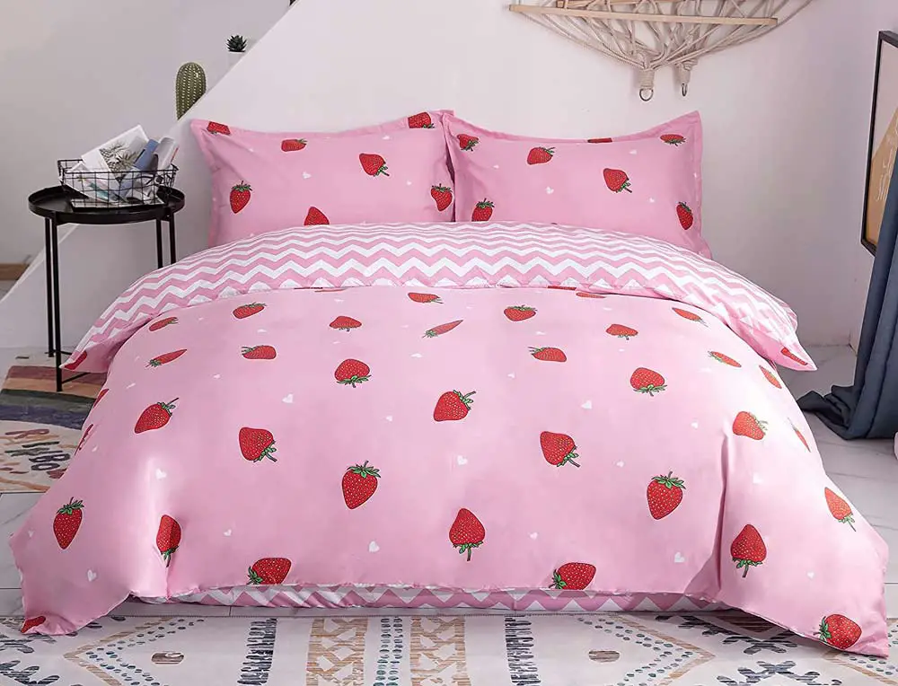 pink-strawberry-preppy-bedding