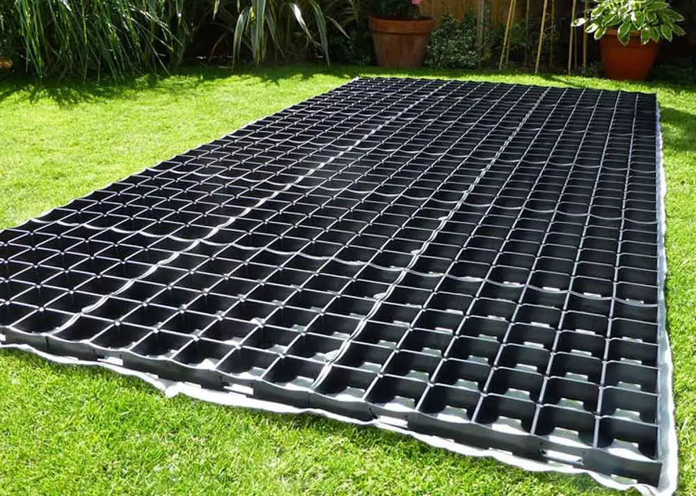 plastic-grid-base-kit-for-summer-house