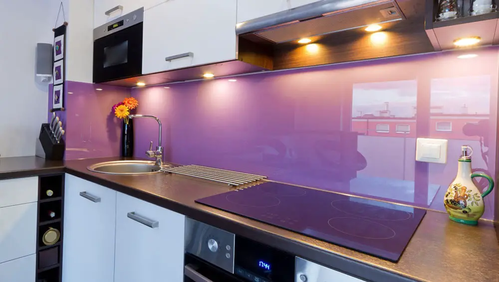 purple-glass-kitchen-back-splash