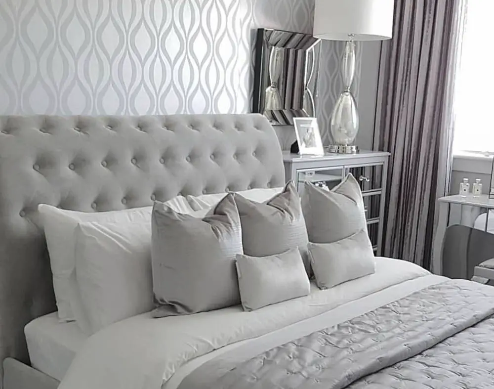 Black shop silver bedroom