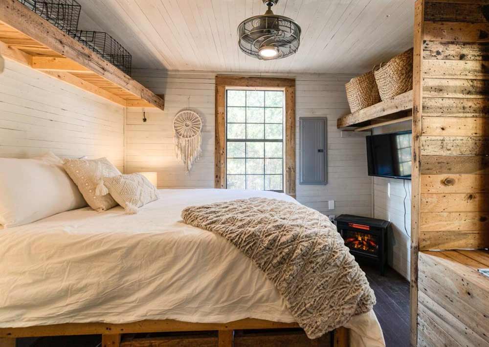 rustic-style-bedroom