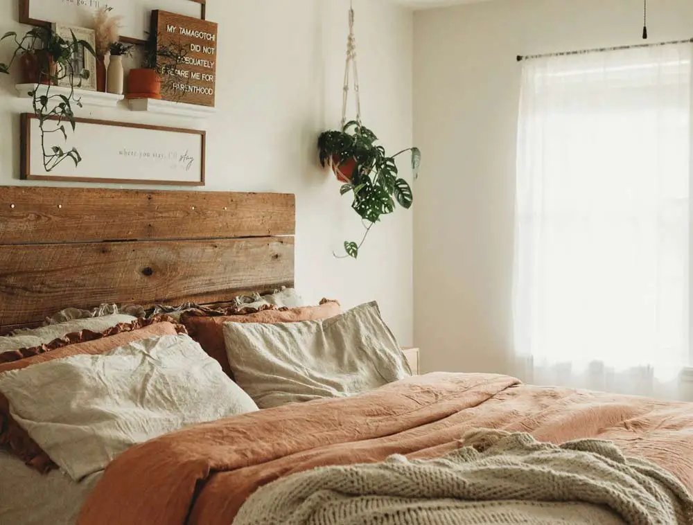 rustic-themed-bedroom
