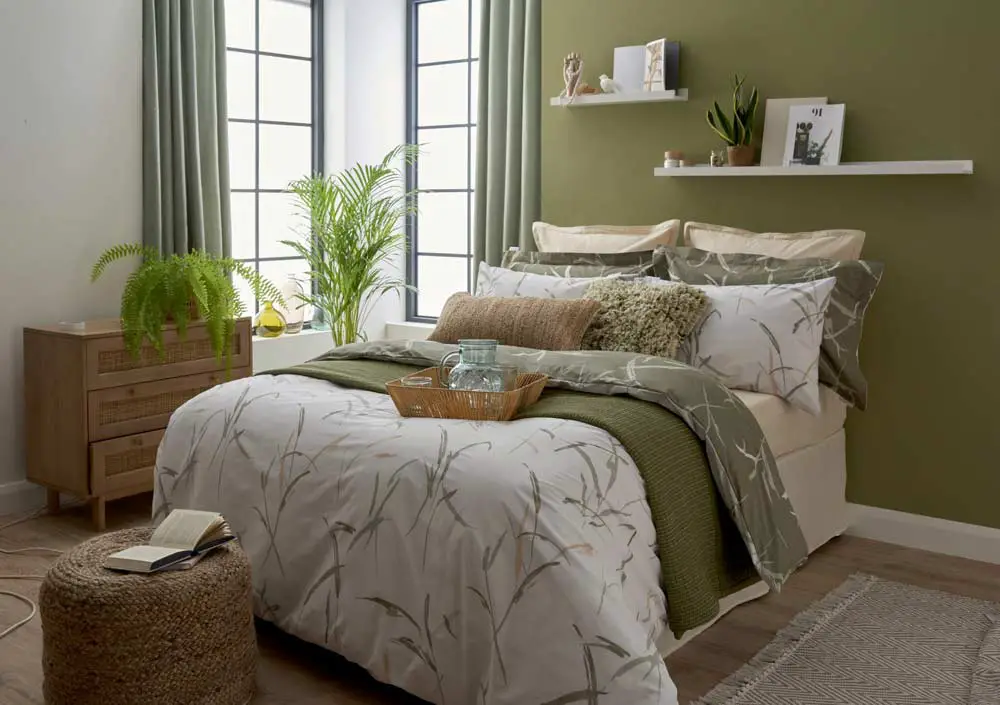 sage-green-bedroom-decor