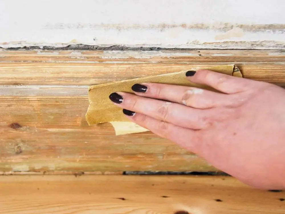 sanding-skirting-board