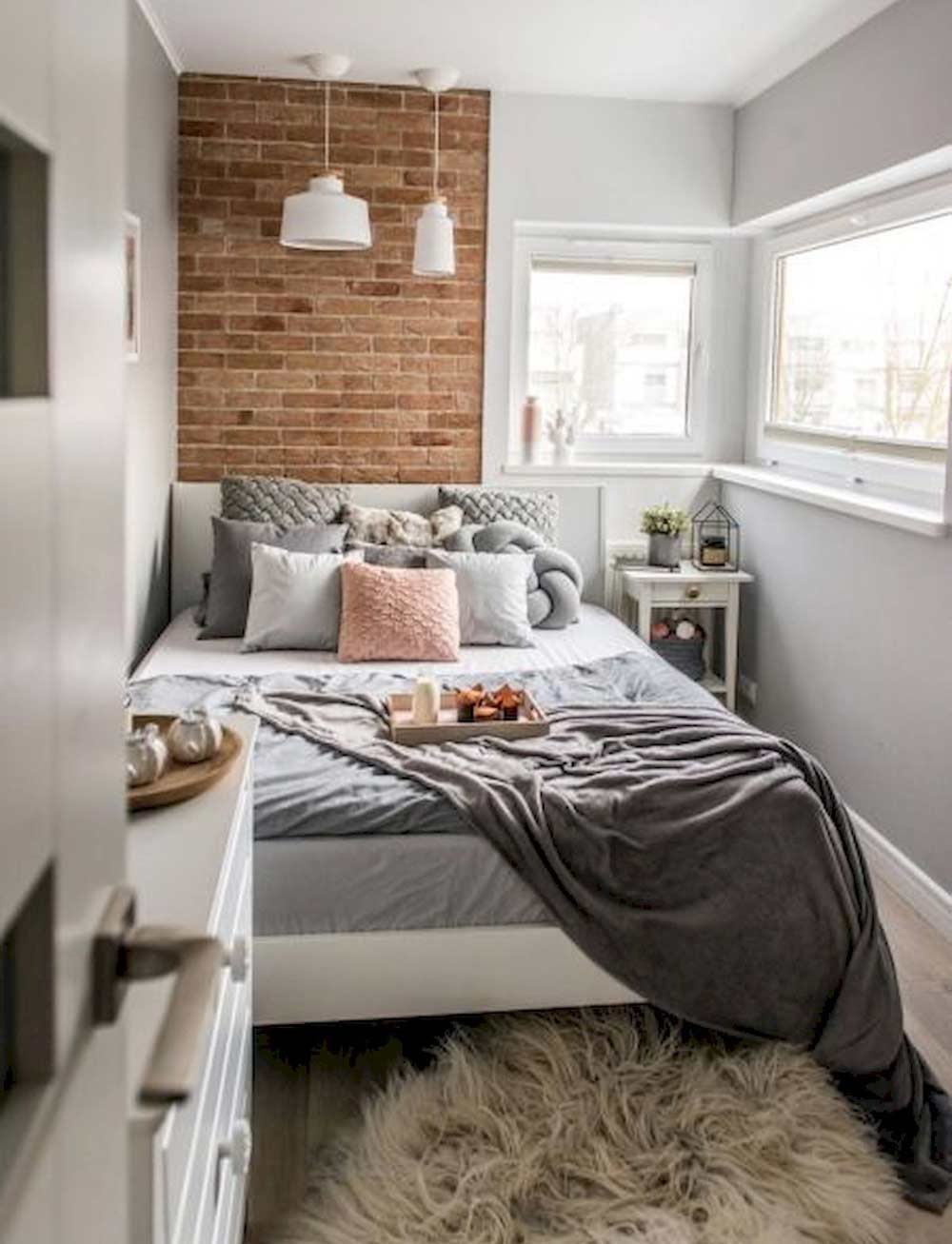 Small-cosy-bedroom